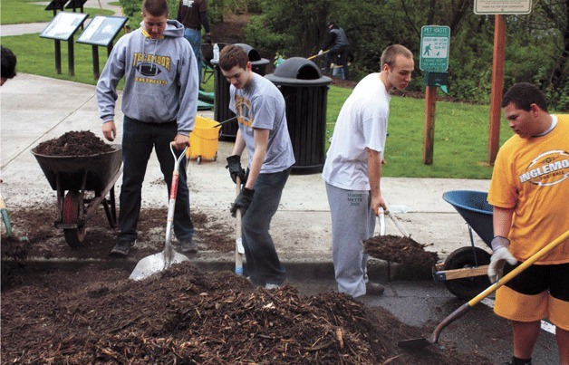 Local high school kids volunteer during last year's Beautify Kenmore Day.