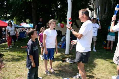 Juggler Tom Gaines dazzles the crowd at last year’s RiverFest.