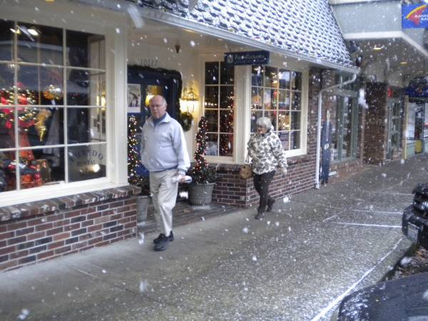 Locals hurry along Main Street in Bothell this morning as the snow starts to fall.