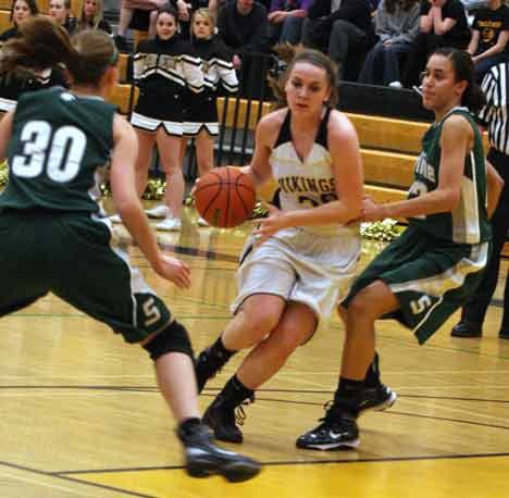 Inglemoor High's Kelly Conroy splits two Skyline High defenders during last night's 4A Kingco playoff game.