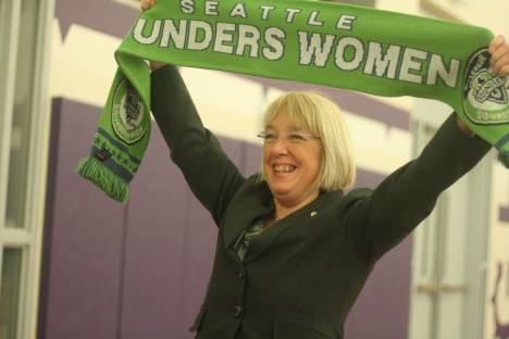 U.S. Sen. Patty Murray waves a Seattle Sounders Women scarf today at Garfield High following a Title IX discussion.