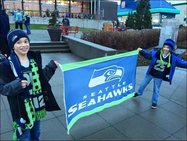 Kenmore residents showed up to City Hall for a Seahawks rally.