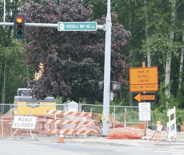 Expect lane closures on SR 522 due to Bothell Landing construction.