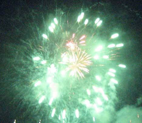 Kenmore fireworks over Lake Washington near Log Boom Park.